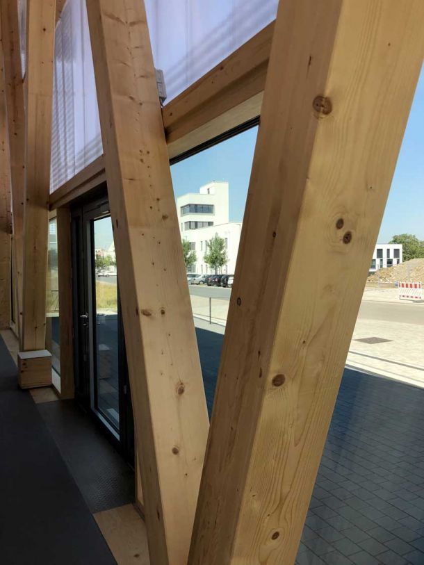 Zeigt Innen und Außenansichten des Cube