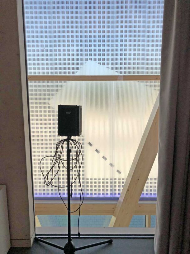 Zeigt Innen und Außenansichten des Cube