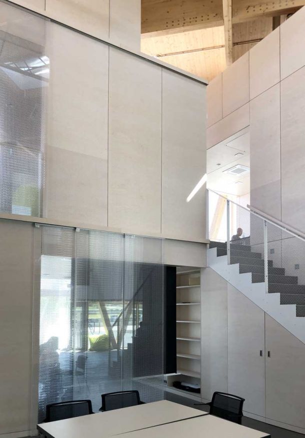 Zeigt Innen und Außenansichten des Cube